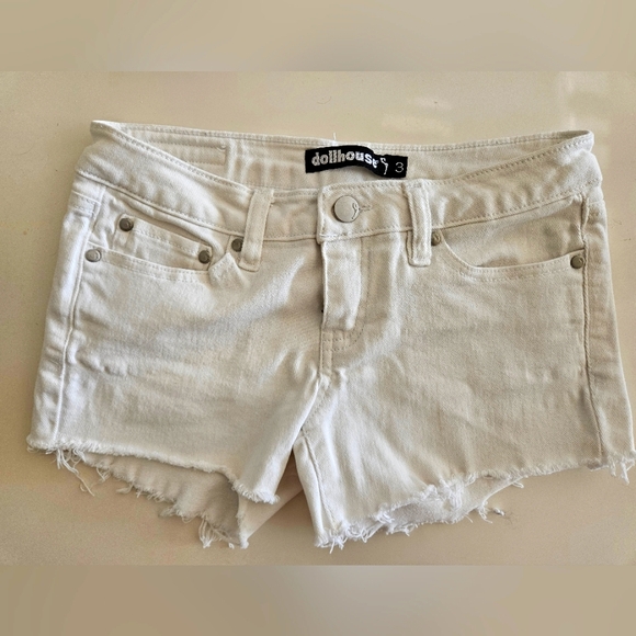 🌵Dollhouse White Jean Shorts Distressed Frayed Hem size3 🌵 - Picture 1 of 6